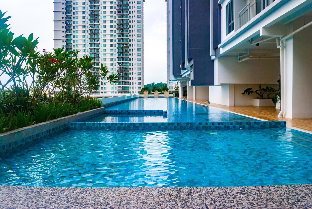 Lazy Traveler'S Suite By D Imperio Homestay George Town Exterior photo