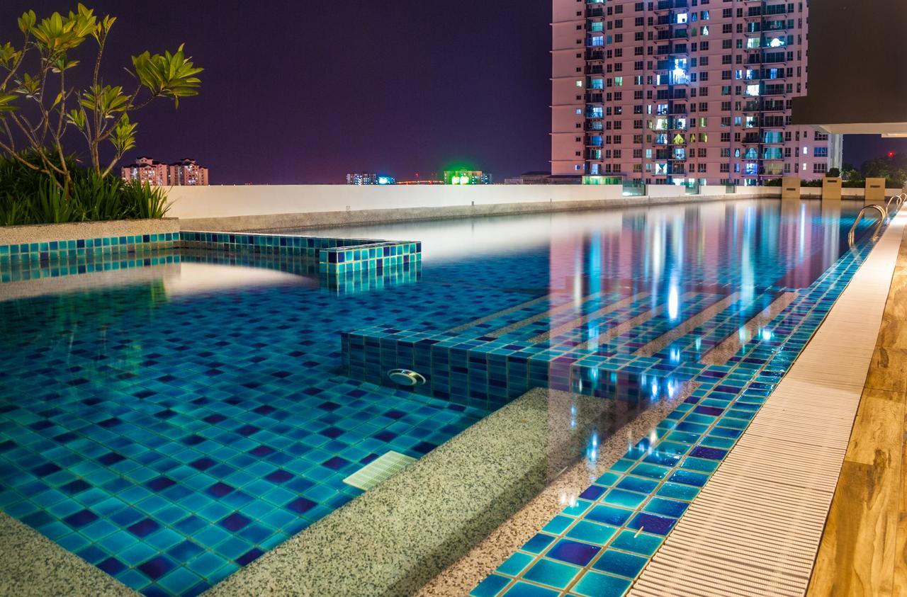 Lazy Traveler'S Suite By D Imperio Homestay George Town Exterior photo