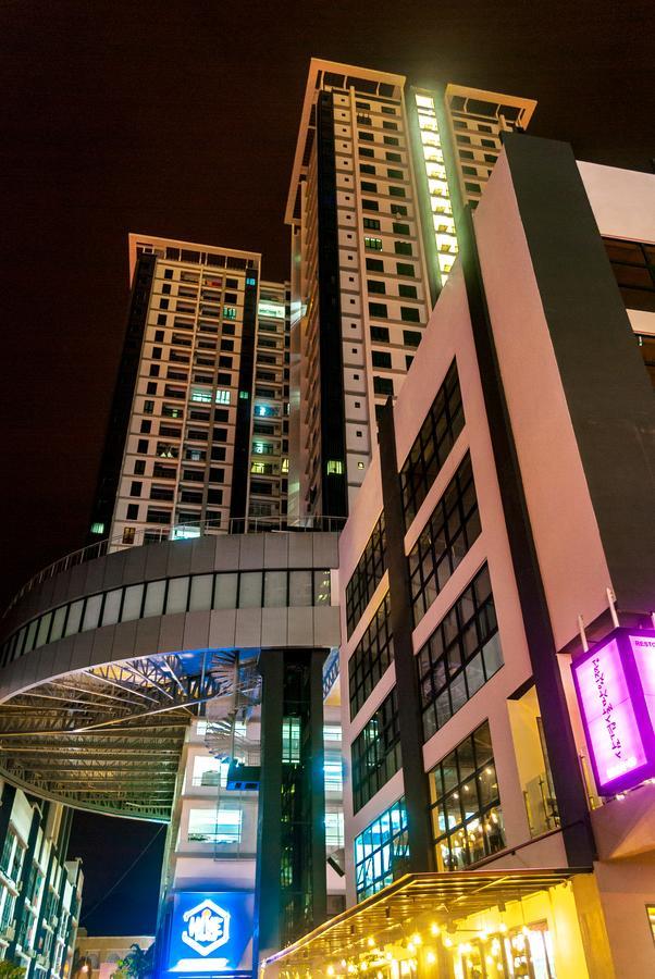 Lazy Traveler'S Suite By D Imperio Homestay George Town Exterior photo